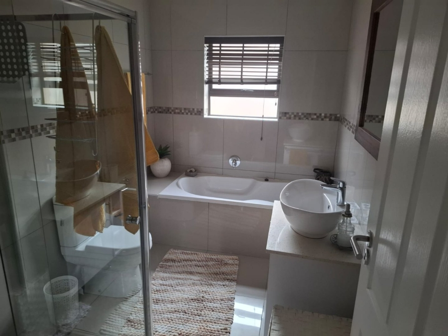 3 Bedroom Property for Sale in Fairview Golf Estate Western Cape